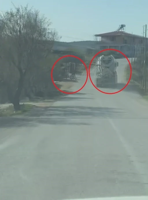 Tek şeritli yoldaki hızıyla ’Pes’ dedirten mikser sürücüsü kamerada

