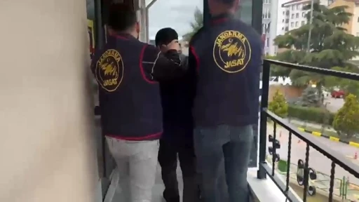 Tekirdağ’da aranan 2 kişi jandarmanın operasyonuyla yakalandı
