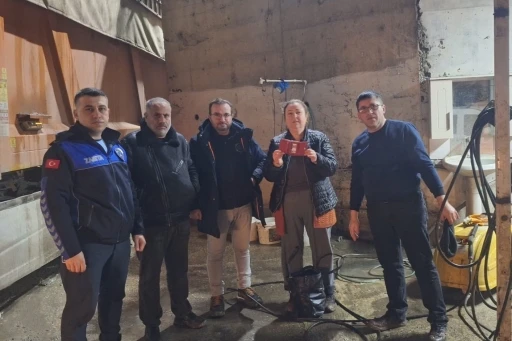 Tekirdağ&rsquo;da &ccedil;&ouml;pe atılan c&uuml;zdan belediyenin titiz &ccedil;alışmasıyla bulundu
