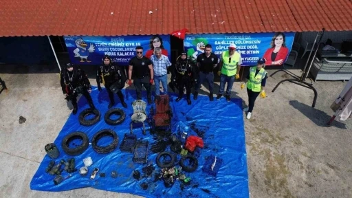 Tekirdağ&rsquo;da deniz temizliği: Deniz dibinden lastik, sandalye ve plastik atıklar &ccedil;ıkarıldı
