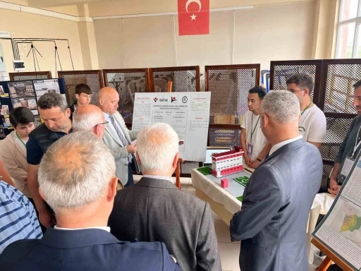 Tekirdağ&rsquo;da gen&ccedil;ler projelerini bilim fuarında sergiledi
