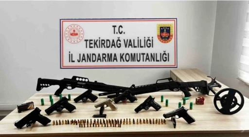 Tekirdağ’da jandarmadan kaçakçılık ve silah operasyonları
