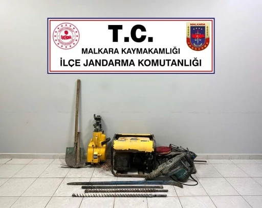 Tekirdağ&rsquo;da ka&ccedil;ak kazıya su&ccedil;&uuml;st&uuml;: 3 ş&uuml;pheli yakalandı

