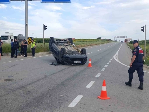 Tekirdağ&rsquo;da kamyonetle &ccedil;arpışan otomobil ters d&ouml;nd&uuml;: 1 yaralı
