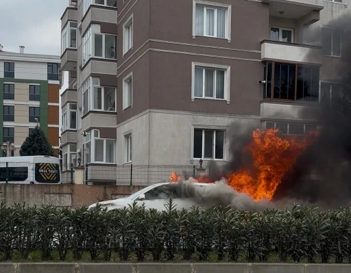 Tekirdağ&rsquo;da korku dolu anlar: Otomobil bir anda alev topuna d&ouml;nd&uuml;
