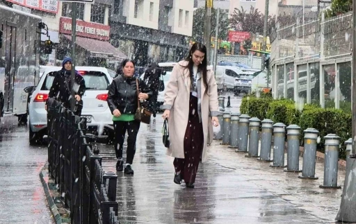 Tekirdağ’da lapa lapa kar yağdı
