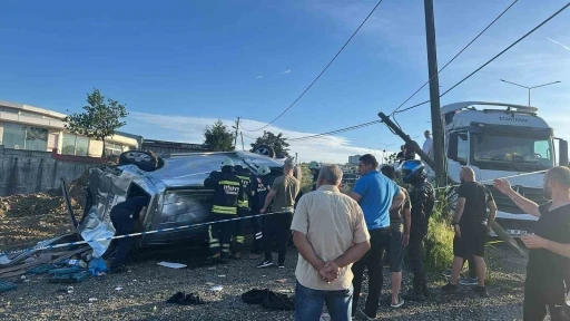 Tekirdağ&rsquo;da midib&uuml;s ile panelvan &ccedil;arpıştı: 1 &ouml;l&uuml;, 8 yaralı
