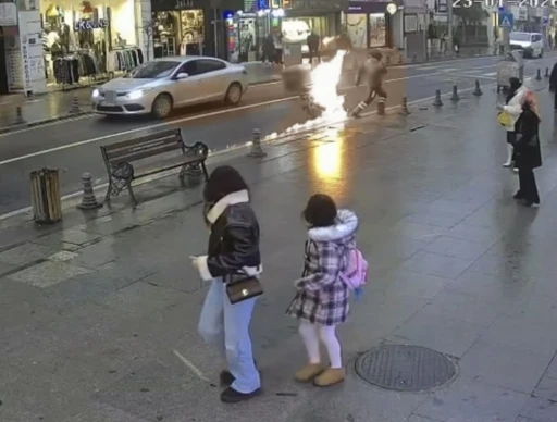 Tekirdağ&rsquo;da motosiklet bir anda alev topuna d&ouml;nd&uuml;: &Uuml;zerinden atlayarak yanmaktan son anda kurtuldu
