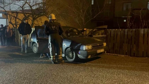 Tekirdağ&rsquo;da otomobil bah&ccedil;e duvarına &ccedil;arptı
