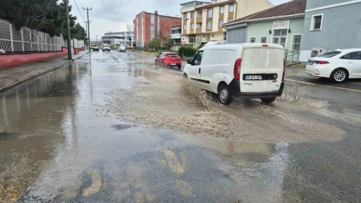 Tekirdağ’da sağanak yağış etkili oldu, sokaklar suyla doldu
