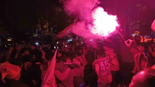 Tekirdağ&rsquo;da sarı-kırmızılı şampiyonluk coşkusu gece yarılarına kadar s&uuml;rd&uuml;
