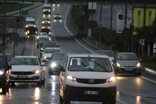 Tekirdağ’da şiddetli yağış hayatı olumsuz etkiliyor
