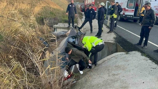 Tekirdağ&rsquo;da su kanalına d&uuml;şen otomobildeki &ccedil;ift yaralandı
