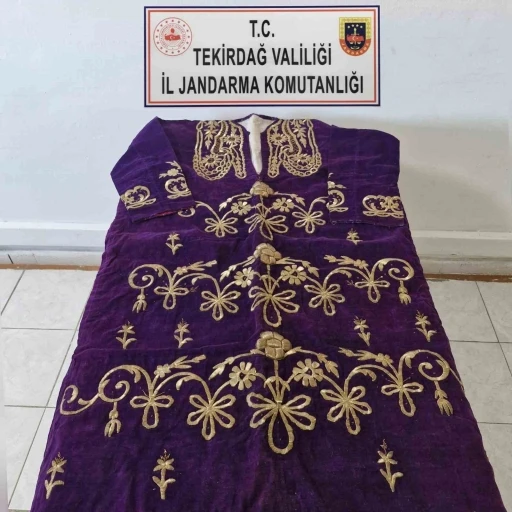 Tekirdağ’da tarihi eser olduğu değerlendirilen kıyafet ele geçirildi
