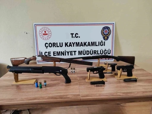Tekirdağ’da uyuşturucu ve silah operasyonlarında 32 aranan kişi yakalandı
