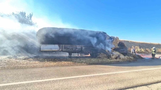 Tekirdağ’da yanan araçtaki alevler önce tarlaya, sonra tıra sıçradı
