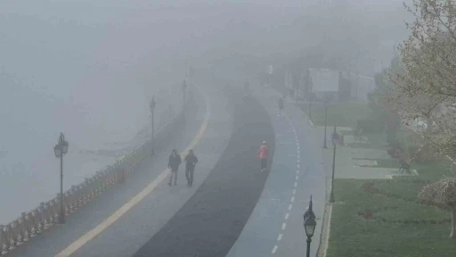 Tekirdağ’da yoğun sis, Marmara Denizi sisle kaplandı
