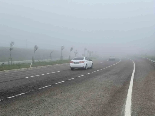 Tekirdağ’da yoğun sis sürücülere zor anlar yaşattı
