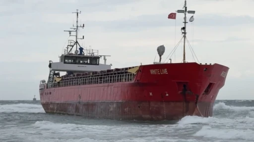 Tekirdağ&rsquo;da y&uuml;k gemisi karaya oturdu

