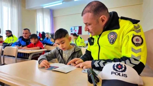 Tekirdağ Emniyeti sahada: Annelerle, gen&ccedil;lerle ve &ouml;ğrencilerle buluştu
