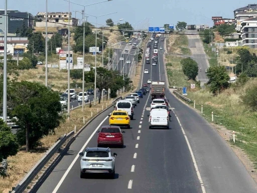 Tekirdağ-İstanbul yolunda dönüş yoğunluğu başladı
