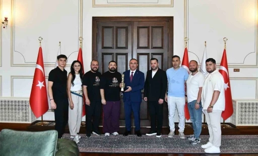 Tekirdağlı halk oyunları ekibi T&uuml;rkiye şampiyonu oldu
