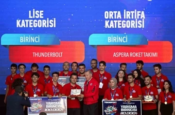 Teknofest birincisi olan GAÜN takımı ödülünü Erdoğan’dan aldı
