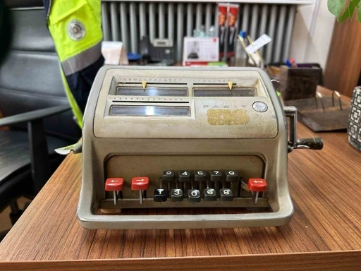 Teknolojiye Yenik Düşen Kollu Hesap Makinesi Tarihe Karıştı