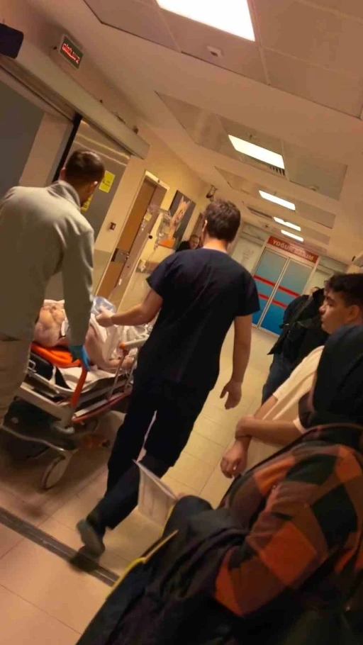 Tekstil fabrikasında iş kazası: 3 metreden d&uuml;şen iş&ccedil;i ağır yaralandı
