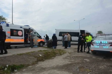 Tekstil işçilerini taşıyan servis minibüsü kaza yaptı: 10 yaralı
