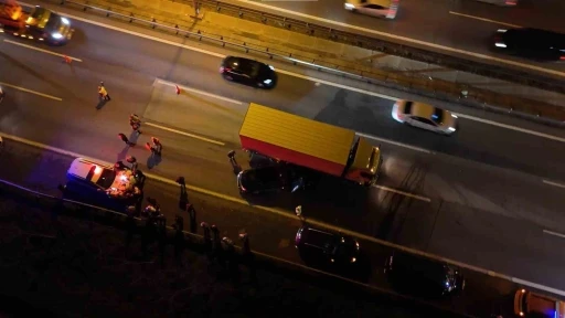 TEM’de kaçan sürücünün neden olduğu zincirleme kaza: 2 yaralı
