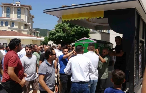 TEM&rsquo;de yakıtı biten araca ve &ccedil;ekiciye &ccedil;arpmıştı, 2 &ouml;l&uuml;ml&uuml; kazanın cezası belli oldu
