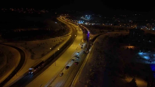 TEM Otoyolu&rsquo;nun Bolu ge&ccedil;işi 7 saat sonra ulaşıma a&ccedil;ıldı
