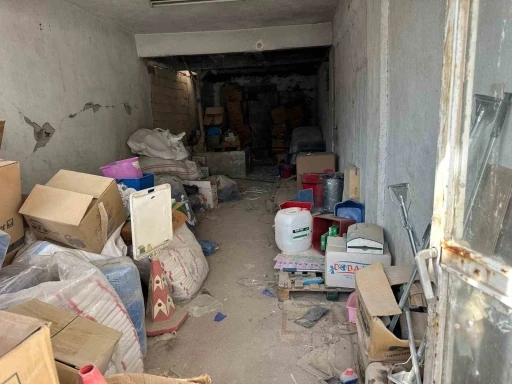 Temizlik deposundan binlerce malzeme &ccedil;alındı
