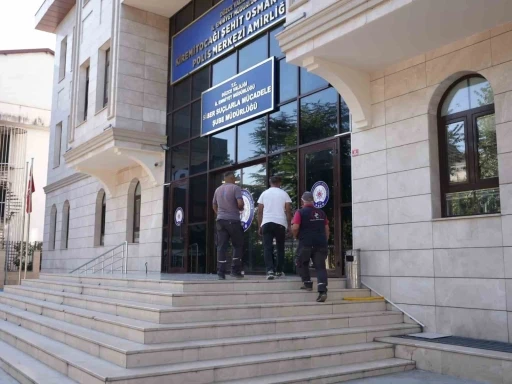 Temizlik personelleri buldukları cüzdanları polise teslim etti
