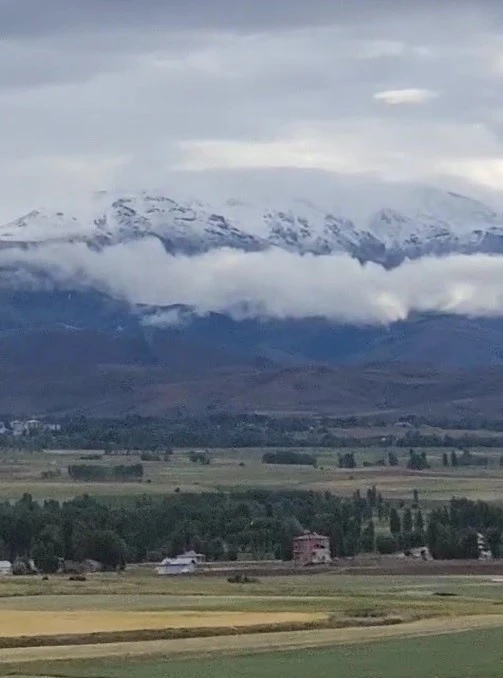 Temmuz’da kar sürprizi: Bayburt’un Soğanlı Dağı’na kar yağdı

