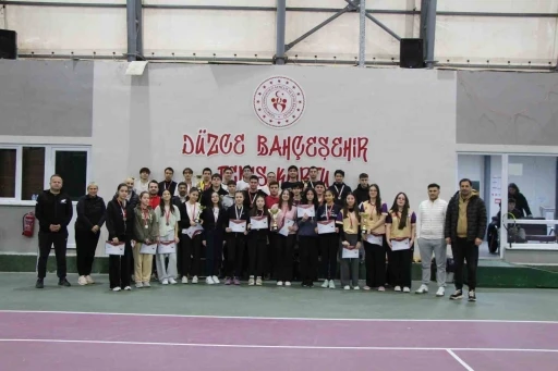 Teniste şampiyonlar belle oldu

