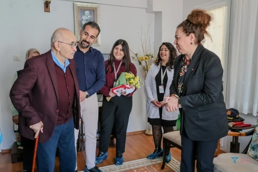 Tepecik Eğitim ve Araştırma Hastanesi&rsquo;nden Kıbrıs gazisine vefa ziyareti
