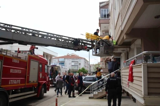 Terastan düşen alzheimer hastası hayatını kaybetti
