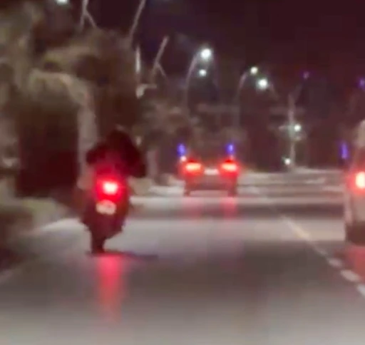 Ter&ouml;r estiren motosiklet s&uuml;r&uuml;c&uuml;s&uuml; yakalandı: 770 bin TL ceza