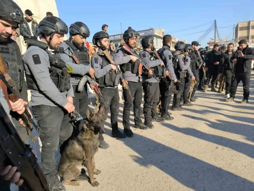 Ter&ouml;rden temizlenen Rakka&rsquo;da &ouml;zel eğitimli k&ouml;peklerle bomba arama &ccedil;alışmaları
