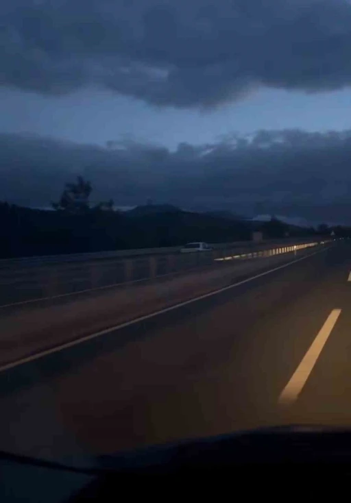 Ters y&ouml;nde kilometrelerce ilerleyerek trafiği tehlikeye d&uuml;ş&uuml;rd&uuml;
