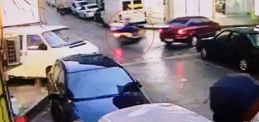 Ters yönden çıkan otomobile çarpmamak için kaza yaptı: O anlar kamerada