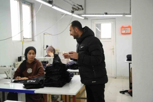 Tersine g&ouml;&ccedil;: Metropolden k&ouml;y&uuml;ne d&ouml;nd&uuml;, kurduğu fabrika ile gen&ccedil;lerin istihdam umudu oldu
