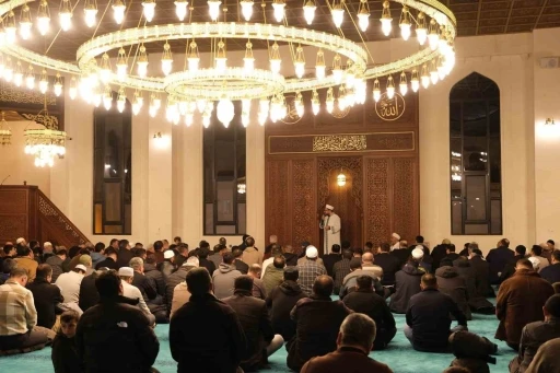 Terzibaba Mezarlığı K&uuml;lliye Camii&rsquo;nde Berat Kandili programı d&uuml;zenlendi
