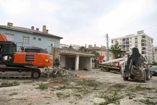 Terzioğlu Caddesi’ndeki çalışmalarda imar planı uygulanıyor
