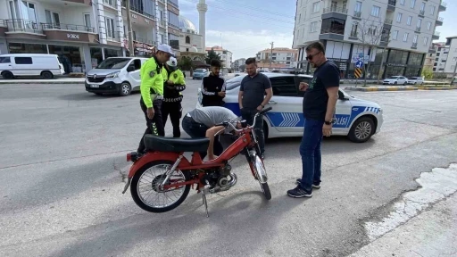 Tescilsiz motosikletin kasksız sürücüsüne 26 bin 965 lira ceza
