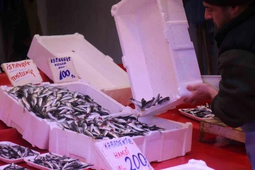 Tezgahlar istavritle doldu: Fiyatlar dibi g&ouml;rd&uuml;
