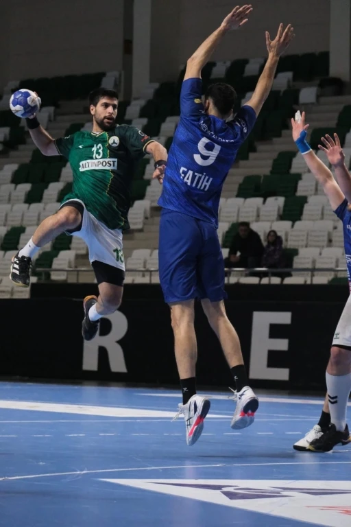 THF Erkekler Hentbol S&uuml;per Ligi: Giresunspor: 36 - İstanbul Gen&ccedil;likspor: 38
