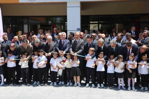 Ticaret Bakanı &Ouml;mer Bolat Konya&rsquo;da k&uuml;t&uuml;phane a&ccedil;ılışına katıldı
